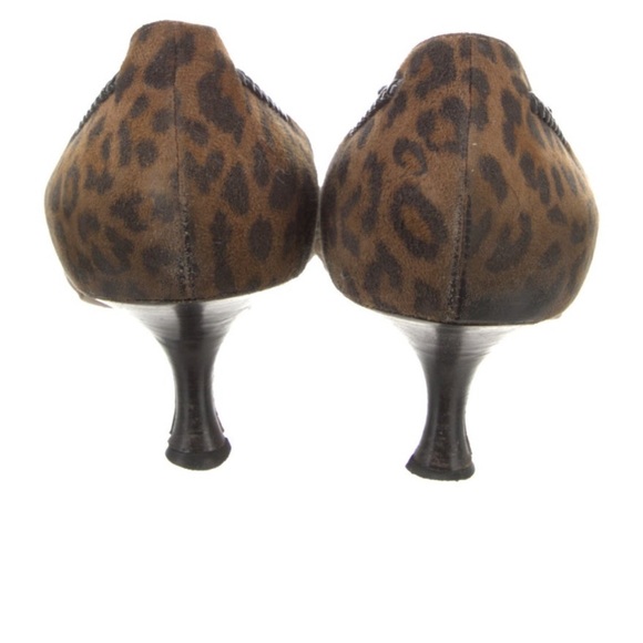 Manolo Blahnik Suede Leopard Print Pointed Toe Kitten Heel - Picture 4 of 9
